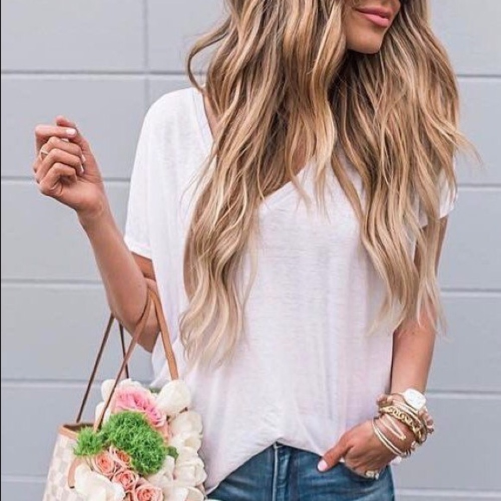 RESTOCKED ✨ white v neck tee shirt front pocket - Picture 5 of 7